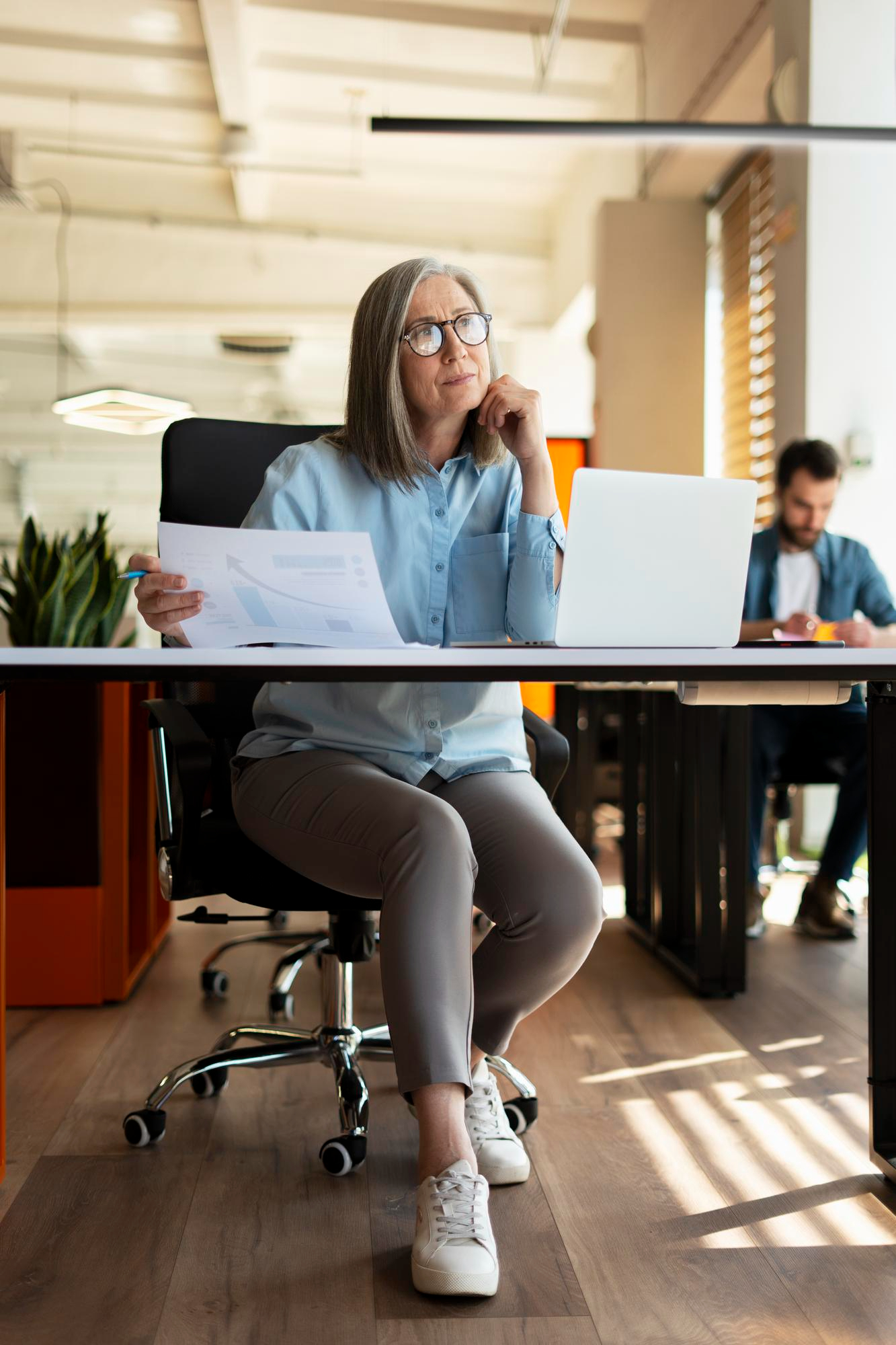 coworking-angers-entreprises-espaces-partages-femme-bureau-2